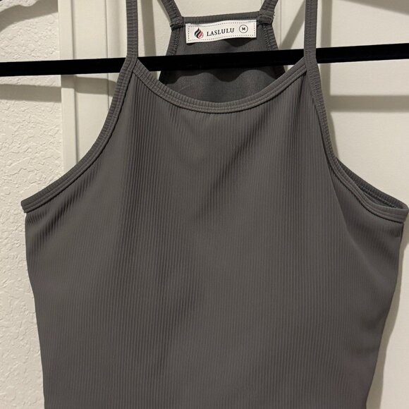 (Bundle) 6 Workout Tops in Sizes Small/Medium - Picture 8 of 9